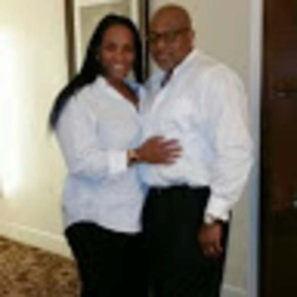 Meet your Posher, Lyndrunette - Picture 1 of 1